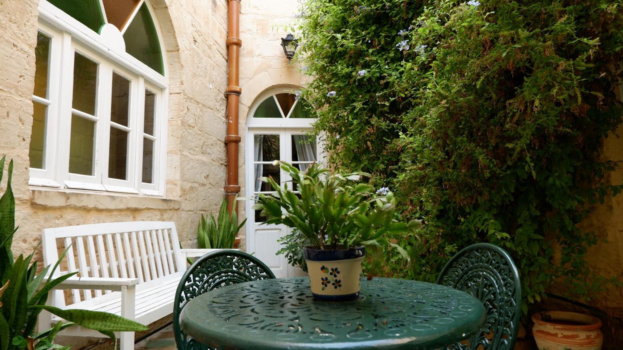 Village Knights Accommodation Żebbuġ Exterior foto