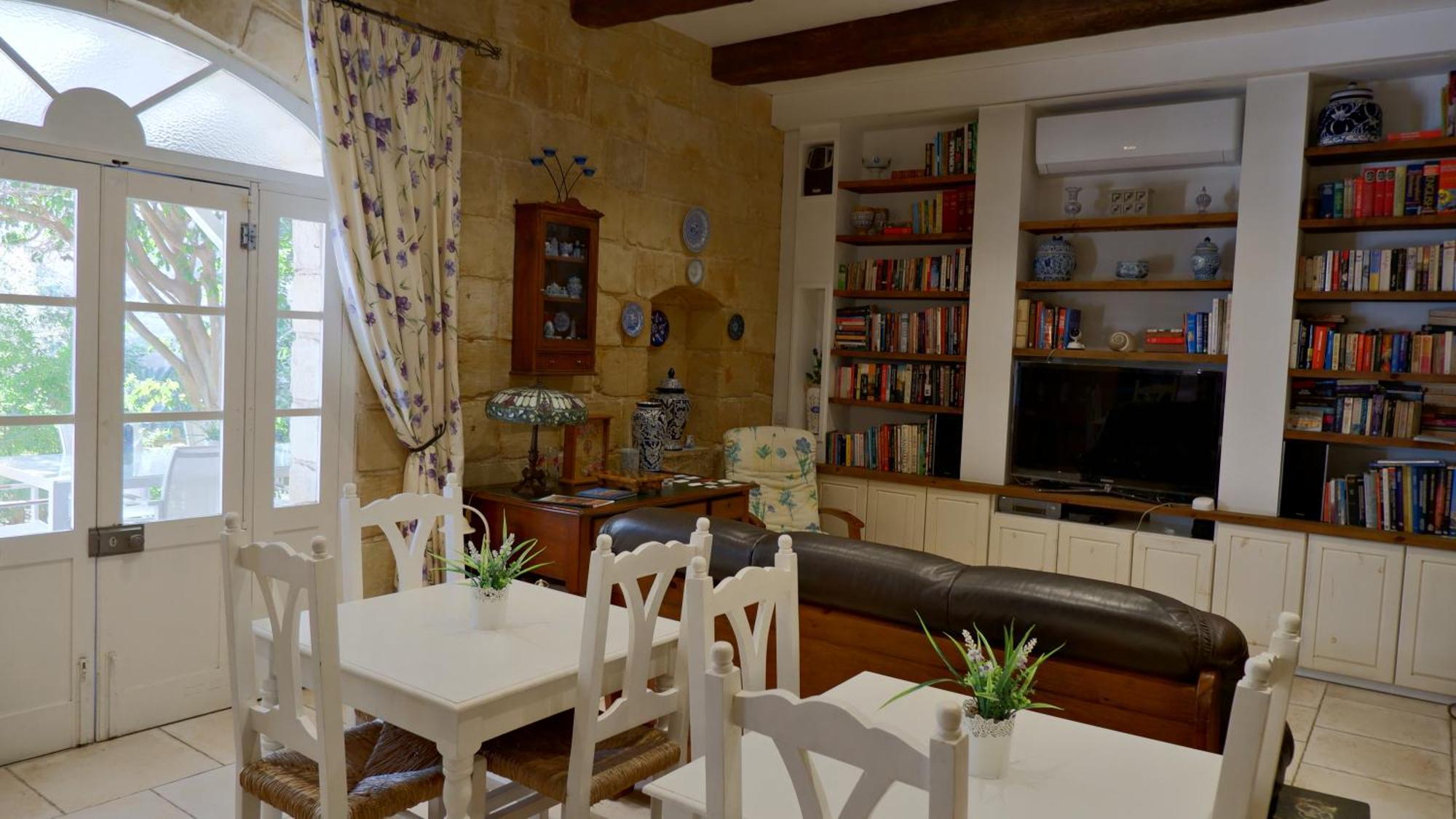 Village Knights Accommodation Żebbuġ Exterior foto