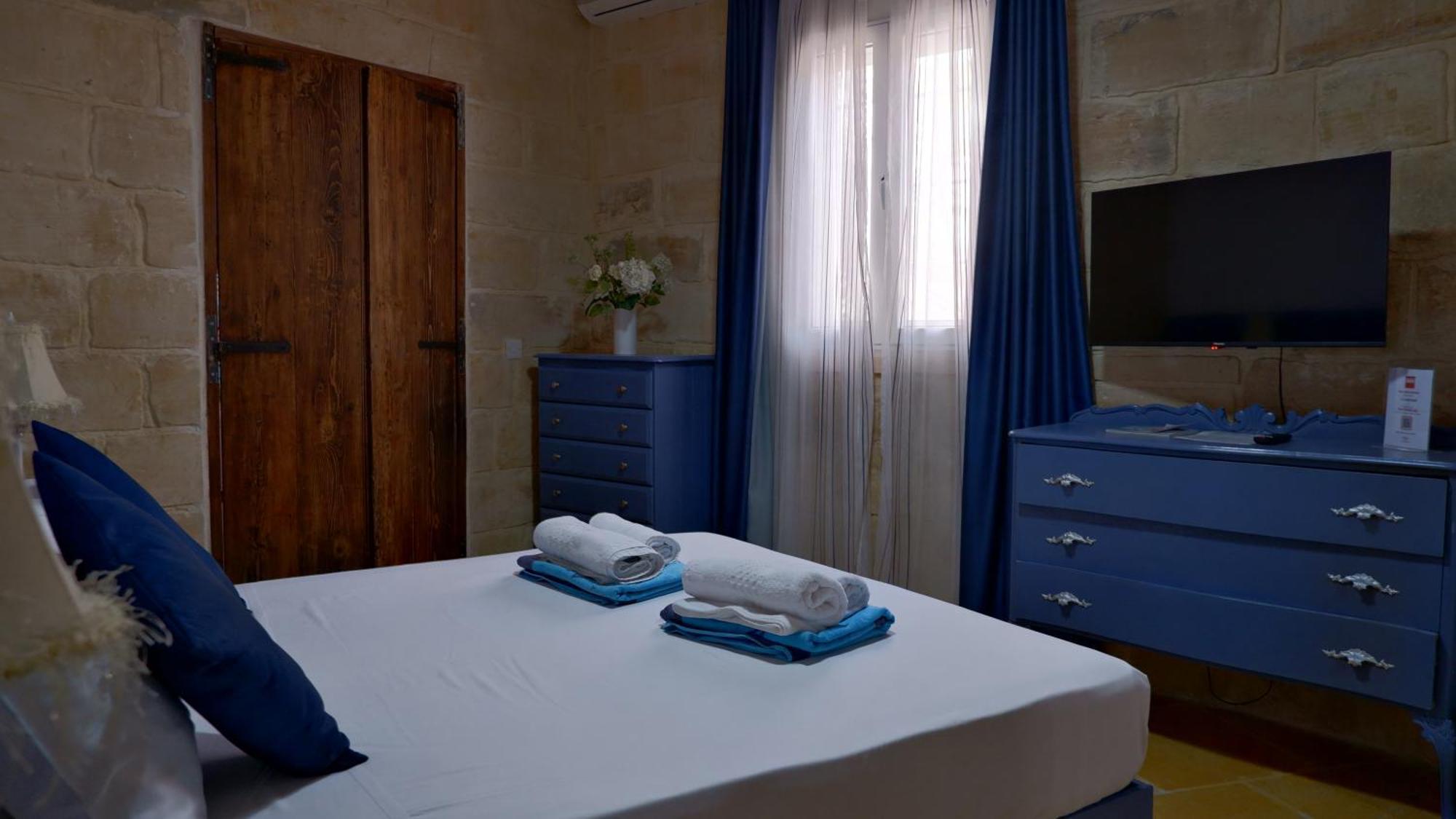 Village Knights Accommodation Żebbuġ Exterior foto