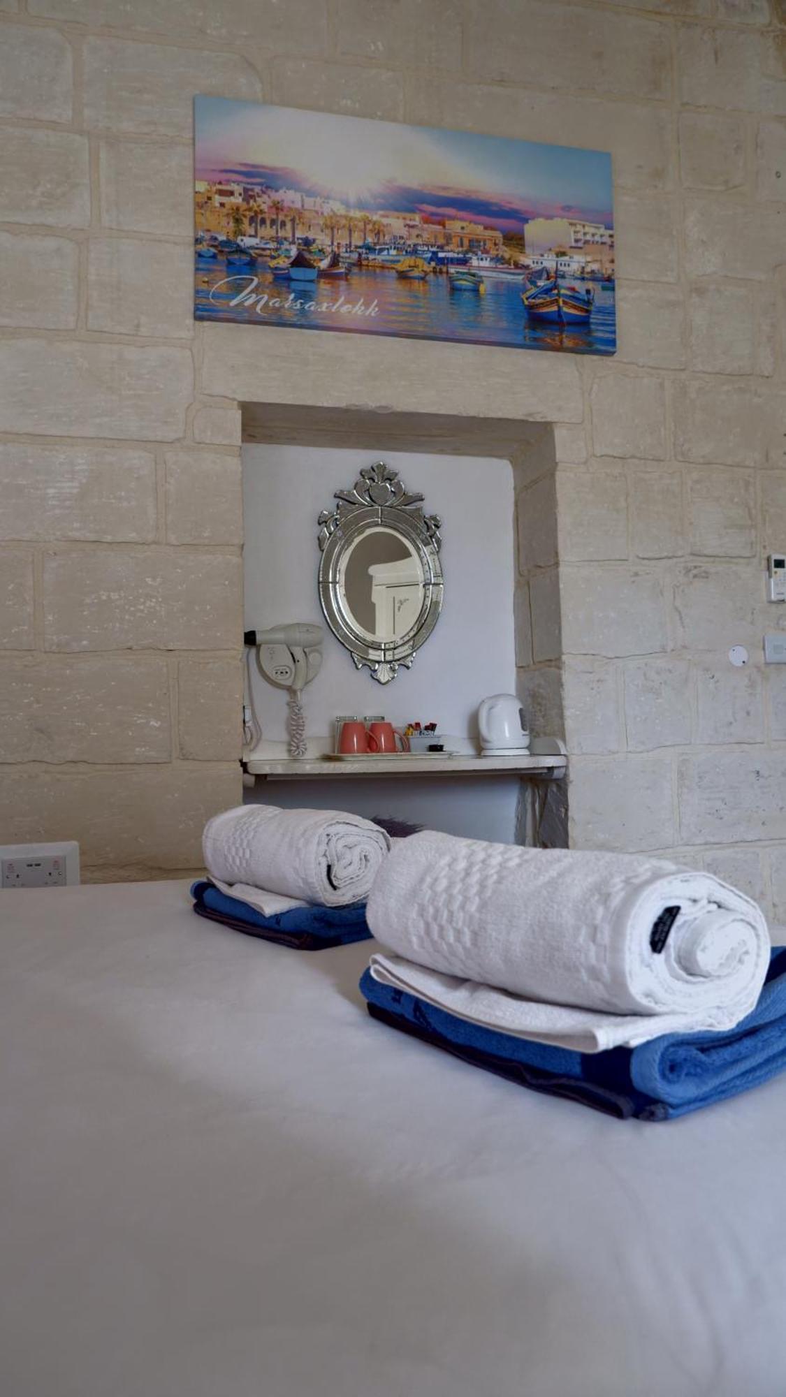Village Knights Accommodation Żebbuġ Exterior foto