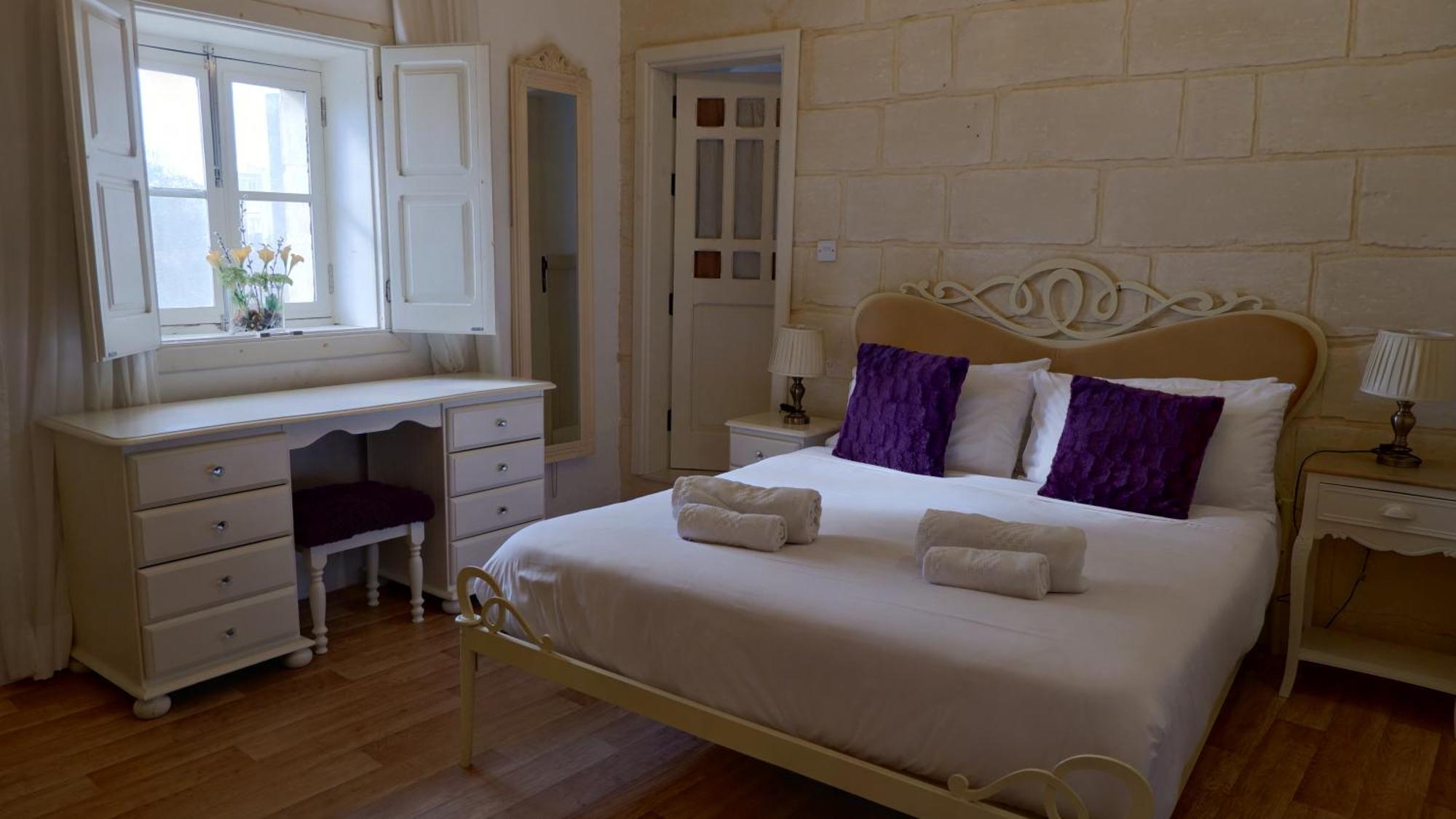 Village Knights Accommodation Żebbuġ Exterior foto